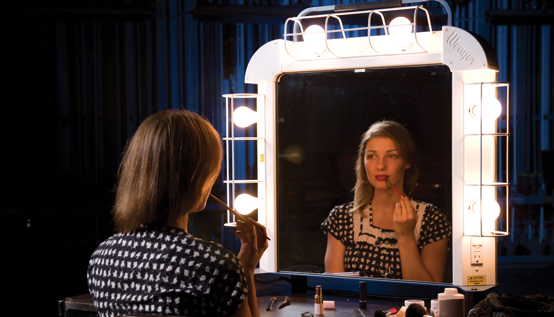 MAKE UP FOR EVER: Backstage Makeup Station